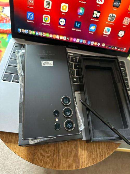 Samsung Galaxy S23 Ultra Black 12GB Ram (256GB)*EXCELLENT CONDITION *  + Box and accessories