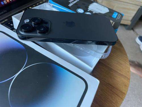iPhone 14 Pro (128GB) Space Black * EXCELLENT AS NEW CONDITION* + Box & charger