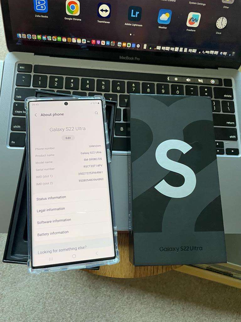 Samsung Galaxy S22 Ultra Phantom Silver 12GB Ram (256GB)*EXCELLENT CONDITION *  +Box and accessories