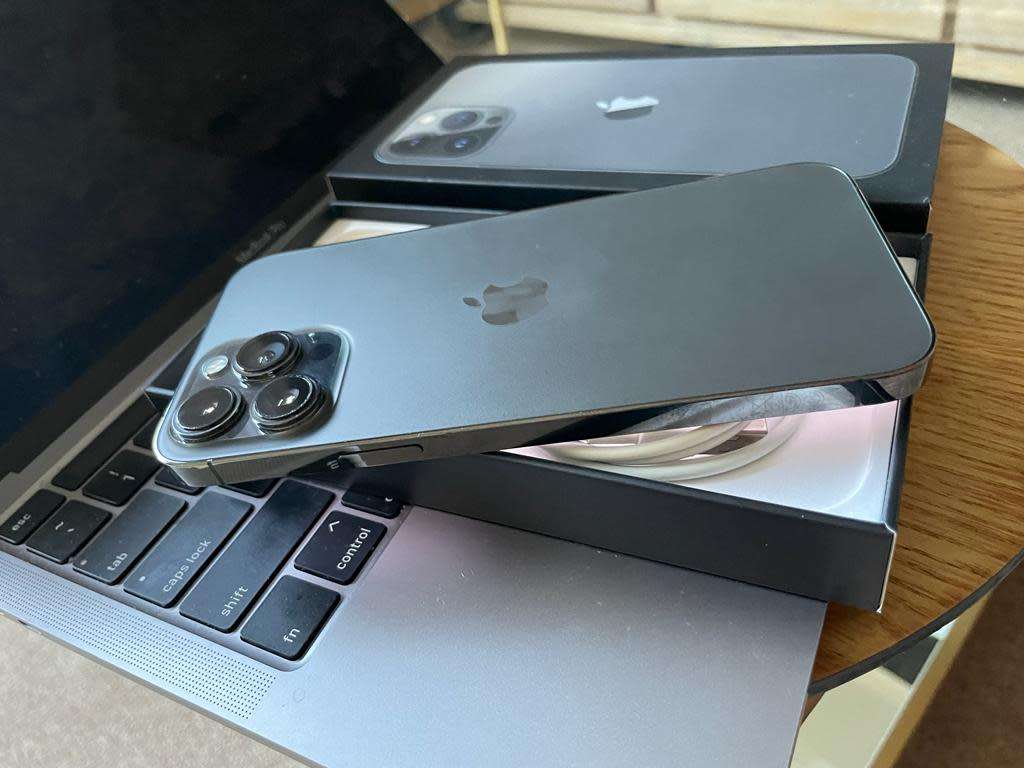 iPhone 13 Pro Max  (128GB) Midnight +box & accessories. Excellent Condition* OPEN TO ALL NETWORKS*