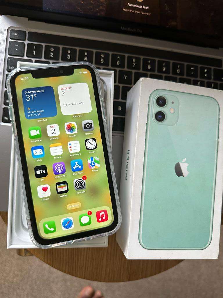 iPhone 11 (64GB) Blue +box &accessories. Excellent RefurbishedCondition *OPEN TO ALL NETWORKS*