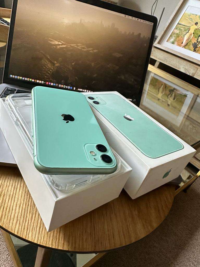 iPhone 11 (64GB) Blue +box &accessories. Excellent RefurbishedCondition *OPEN TO ALL NETWORKS*