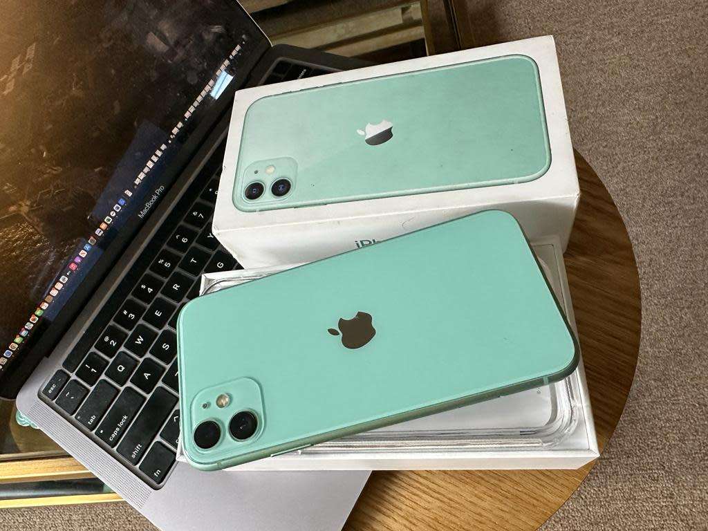 iPhone 11 (64GB) Blue +box &accessories. Excellent RefurbishedCondition *OPEN TO ALL NETWORKS*