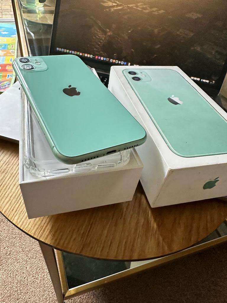 iPhone 11 (64GB) Blue +box &accessories. Excellent RefurbishedCondition *OPEN TO ALL NETWORKS*