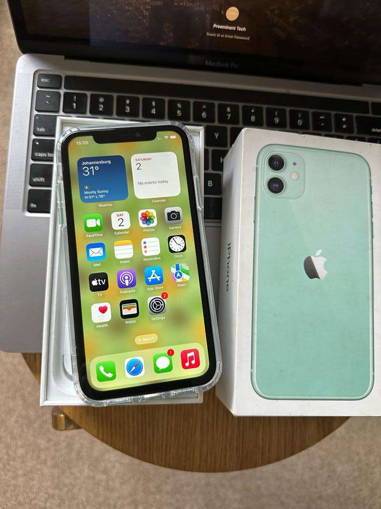 iPhone 11 (64GB) Blue +box &accessories. Excellent RefurbishedCondition *OPEN TO ALL NETWORKS*