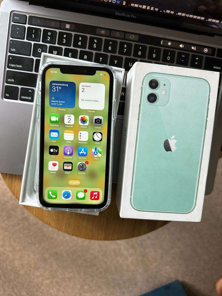 iPhone 11 (64GB) Blue +box &accessories. Excellent RefurbishedCondition *OPEN TO ALL NETWORKS*