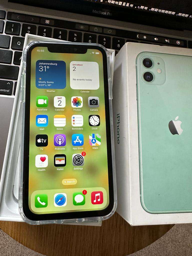 iPhone 11 (64GB) Blue +box &accessories. Excellent RefurbishedCondition *OPEN TO ALL NETWORKS*