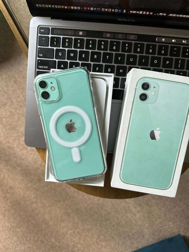 iPhone 11 (64GB) Blue +box &accessories. Excellent RefurbishedCondition *OPEN TO ALL NETWORKS*