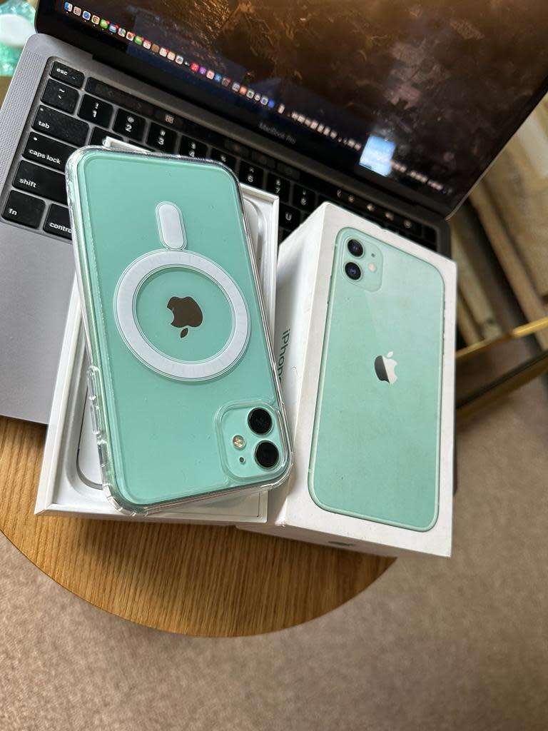 iPhone 11 (64GB) Blue +box &accessories. Excellent RefurbishedCondition *OPEN TO ALL NETWORKS*
