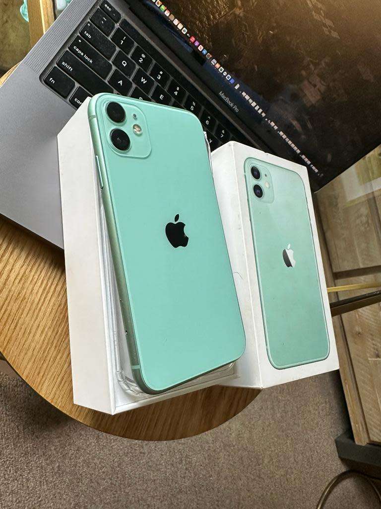 iPhone 11 (64GB) Blue +box &accessories. Excellent RefurbishedCondition *OPEN TO ALL NETWORKS*