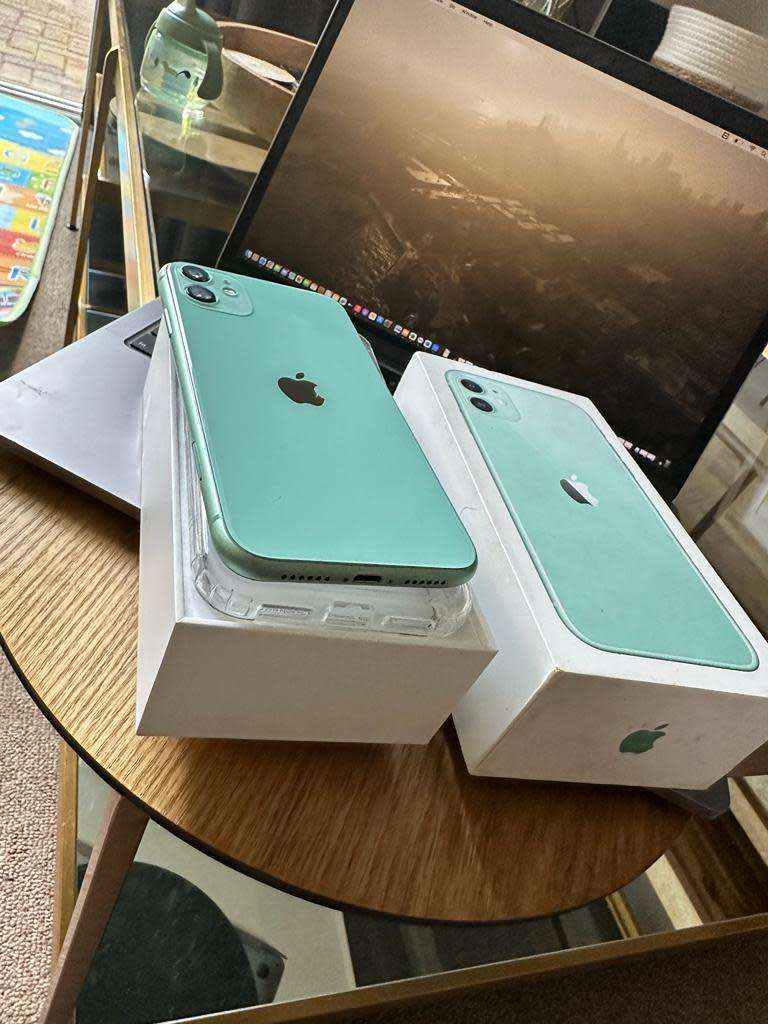 iPhone 11 (64GB) Blue +box &accessories. Excellent RefurbishedCondition *OPEN TO ALL NETWORKS*