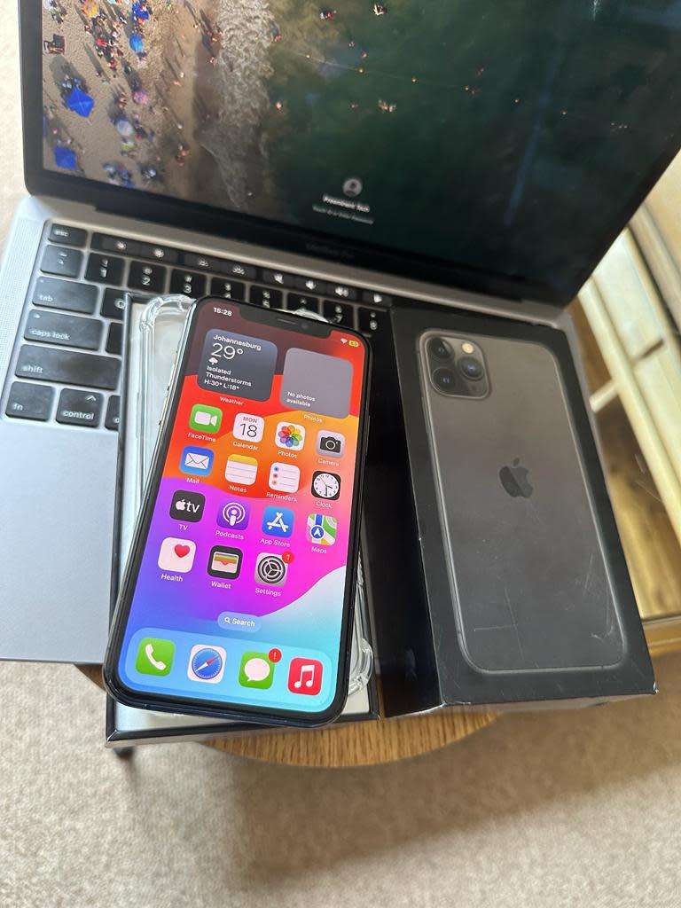 iPhone 11 Pro (64GB)  Prestine Condition + box, charger and Accessories