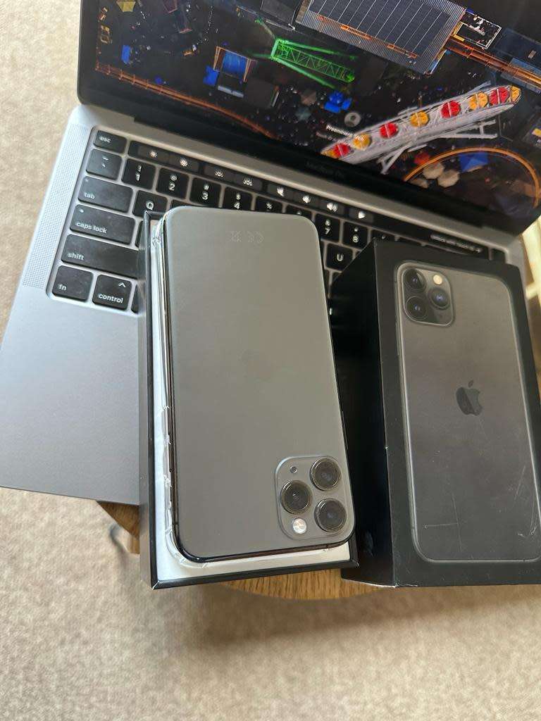 iPhone 11 Pro (64GB)  Prestine Condition + box, charger and Accessories