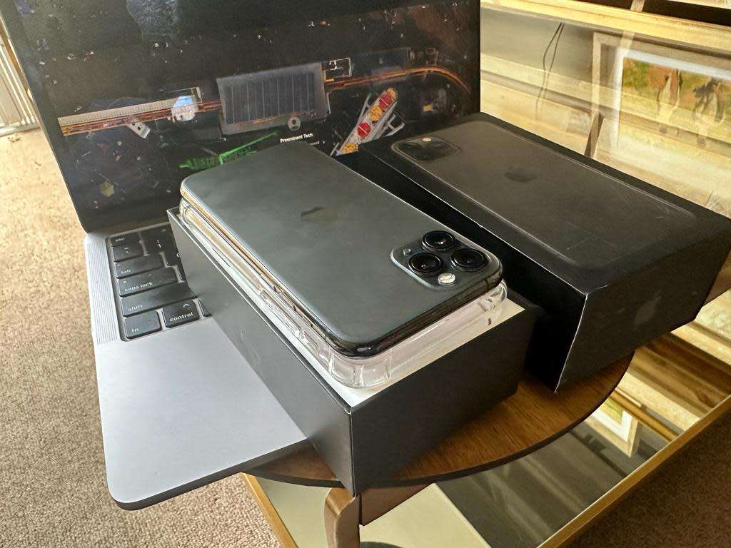 iPhone 11 Pro (64GB)  Prestine Condition + box, charger and Accessories