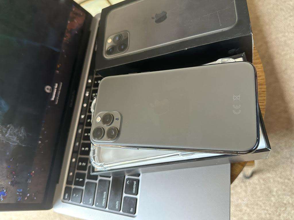 iPhone 11 Pro (64GB)  Prestine Condition + box, charger and Accessories