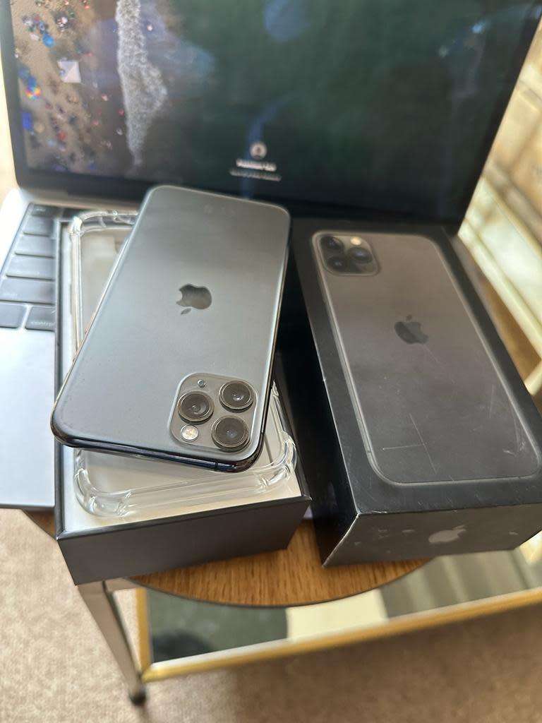 iPhone 11 Pro (64GB)  Prestine Condition + box, charger and Accessories
