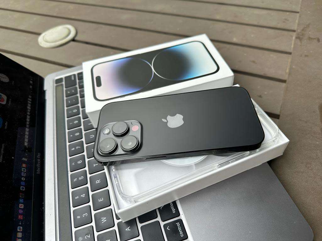 iPhone 14 Pro, Space Black (128GB)*REFURBISHED CONDITION *  + packaging and accessories