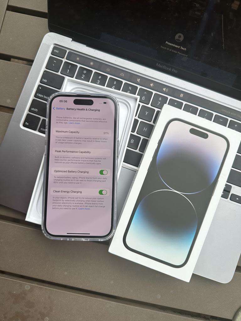 iPhone 14 Pro, Space Black (128GB)*REFURBISHED CONDITION *  + packaging and accessories