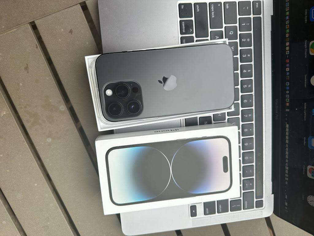 iPhone 14 Pro, Space Black (128GB)*REFURBISHED CONDITION *  + packaging and accessories