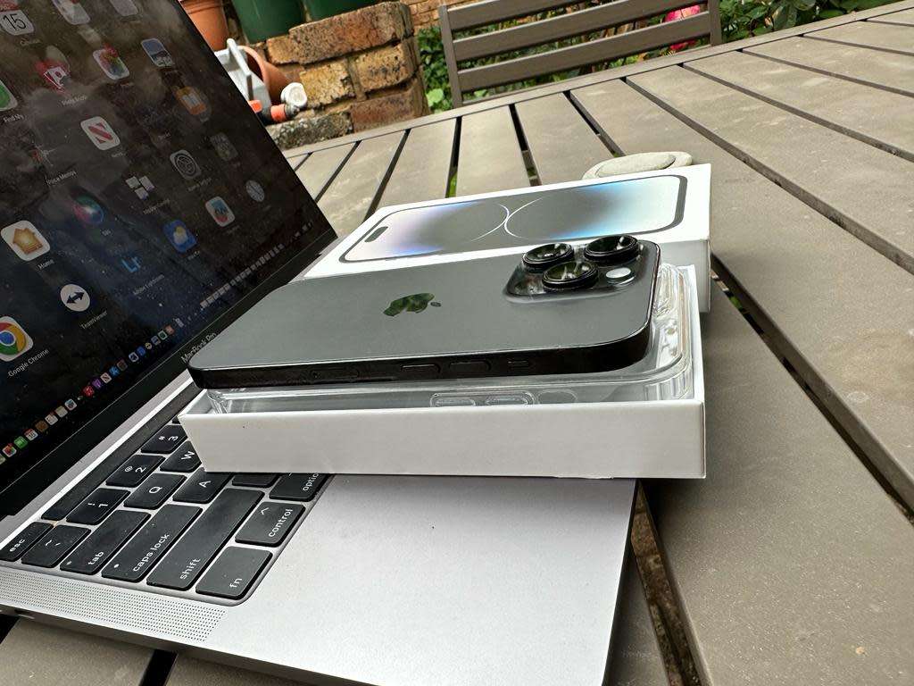 iPhone 14 Pro, Space Black (128GB)*REFURBISHED CONDITION *  + packaging and accessories