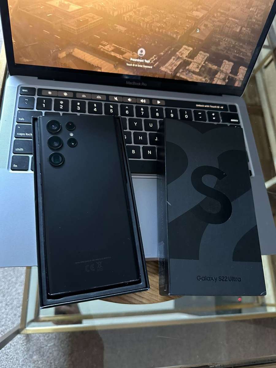 Samsung Galaxy S22 Ultra Phantom Black 12GB Ram (256GB)*EXCELLENT CONDITION *  + Box and accessories