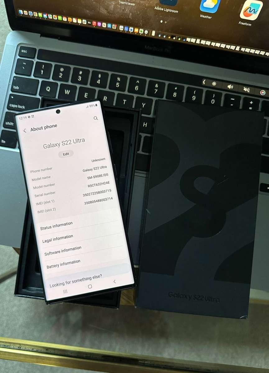 Samsung Galaxy S22 Ultra Phantom Black 12GB Ram (256GB)*EXCELLENT CONDITION *  + Box and accessories