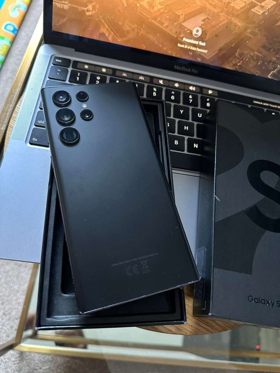 Samsung Galaxy S22 Ultra Phantom Black 12GB Ram (256GB)*EXCELLENT CONDITION *  + Box and accessories