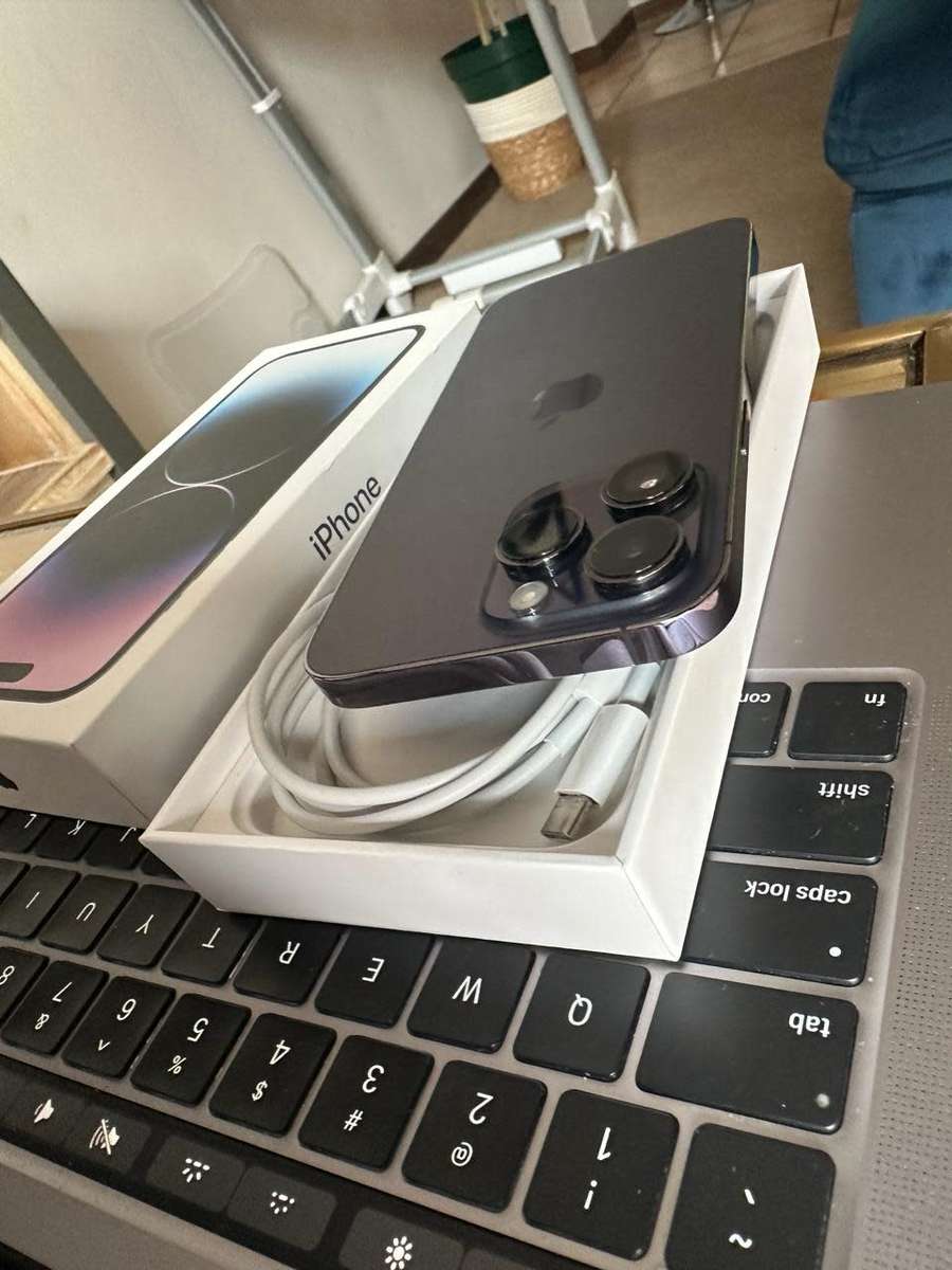 iPhone 14 Pro Max  (128GB) Purple * PRESTINE CONDITION AS NEW * + complementary accessories