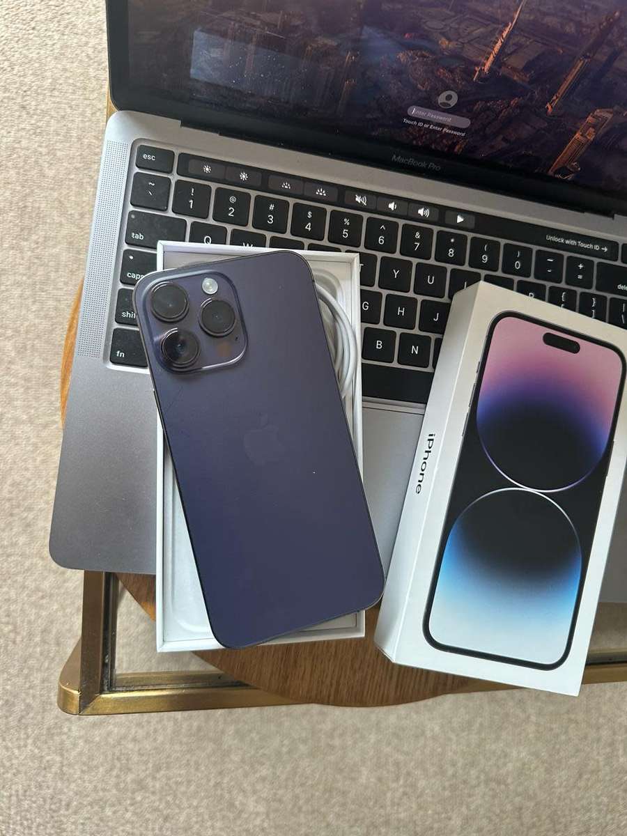 iPhone 14 Pro Max  (128GB) Purple * PRESTINE CONDITION AS NEW * + complementary accessories