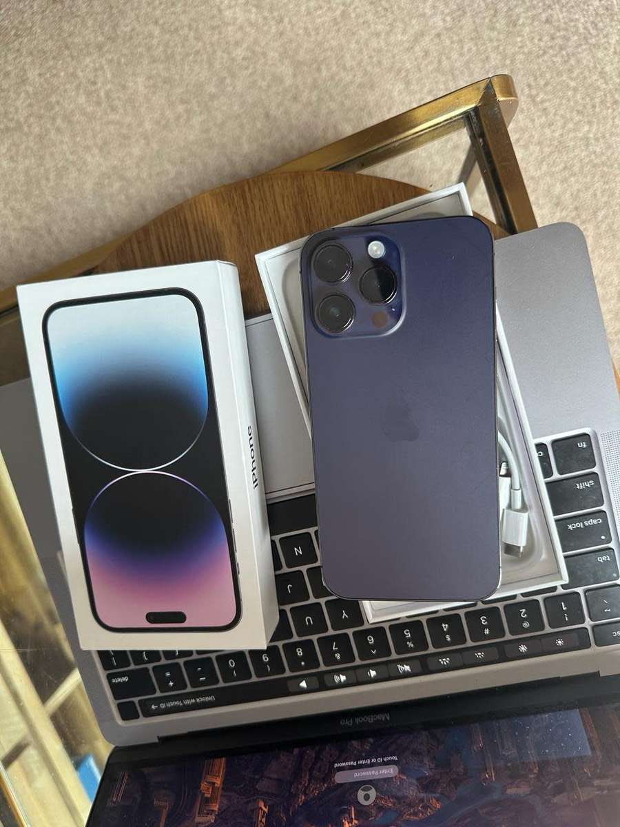 iPhone 14 Pro Max  (128GB) Purple * PRESTINE CONDITION AS NEW * + complementary accessories