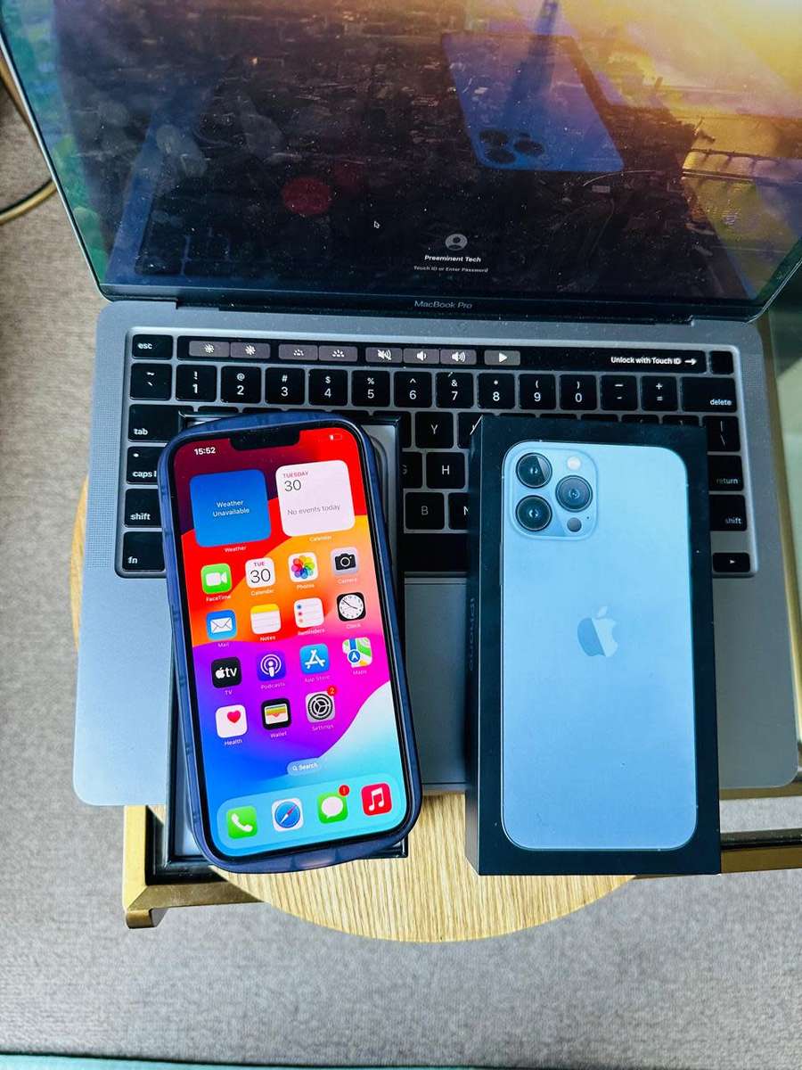 iPhone 13 Pro Max  (128GB) Excellent Condition + Box & Accessories