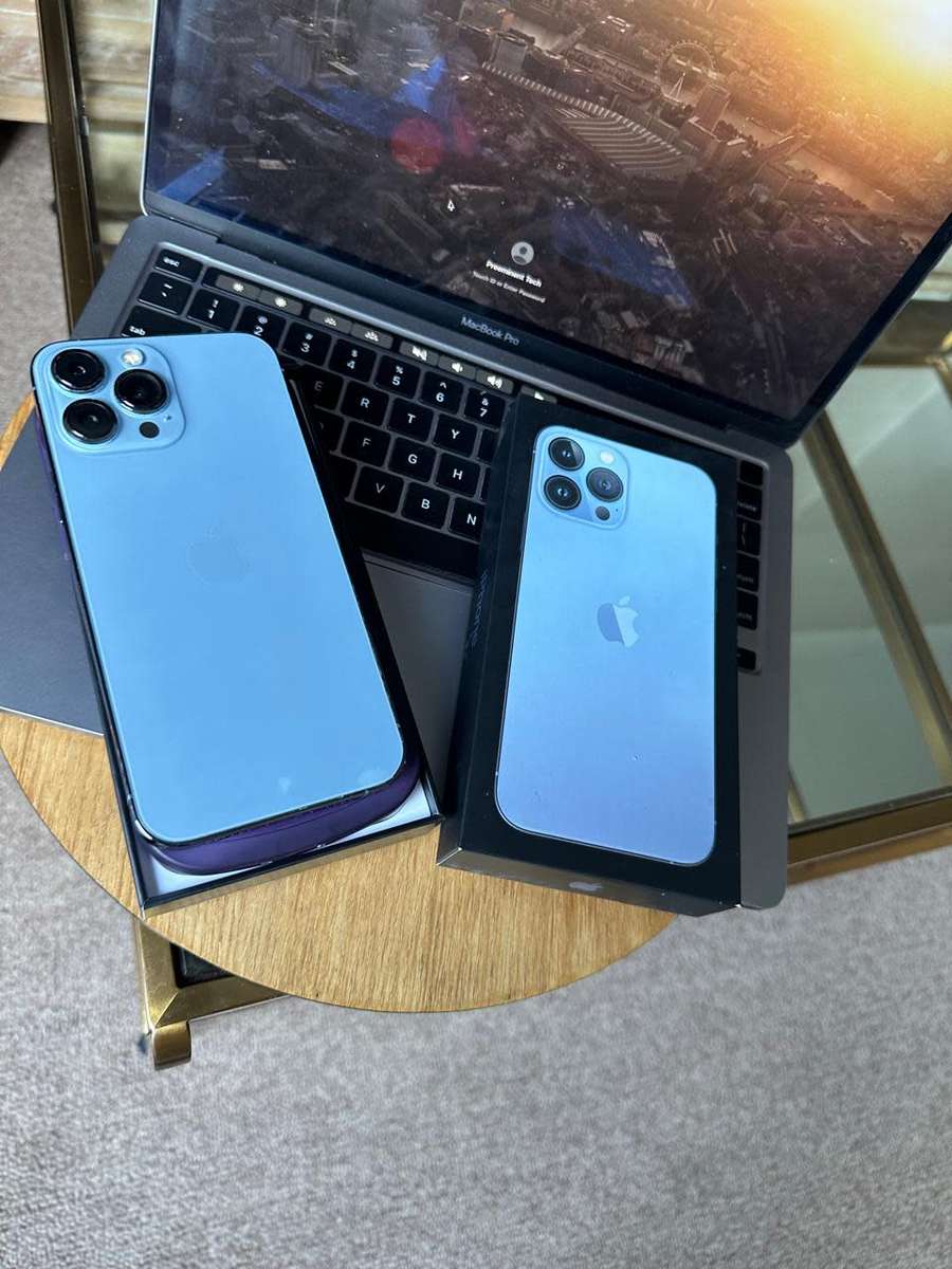 iPhone 13 Pro Max  (128GB) Excellent Condition + Box & Accessories