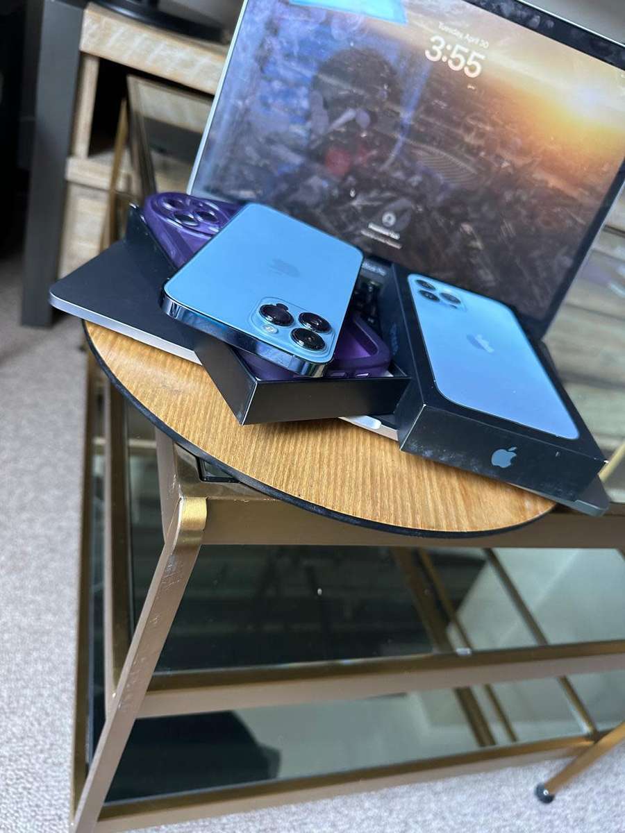 iPhone 13 Pro Max  (128GB) Excellent Condition + Box & Accessories