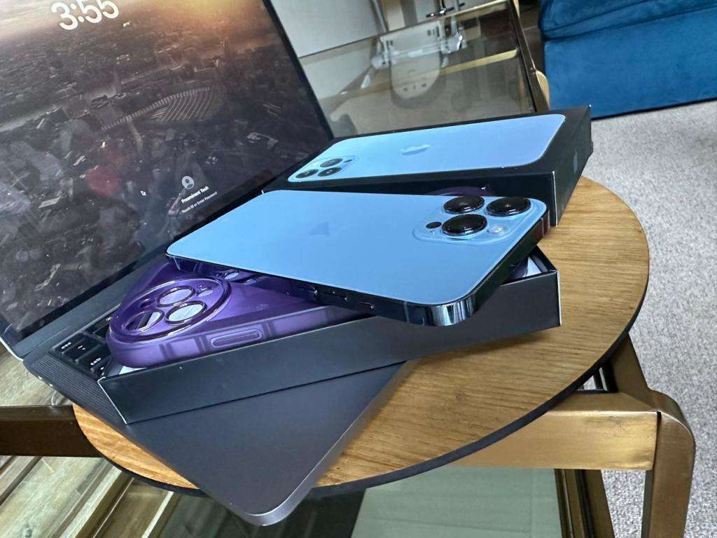 iPhone 13 Pro Max  (128GB) Excellent Condition + Box & Accessories