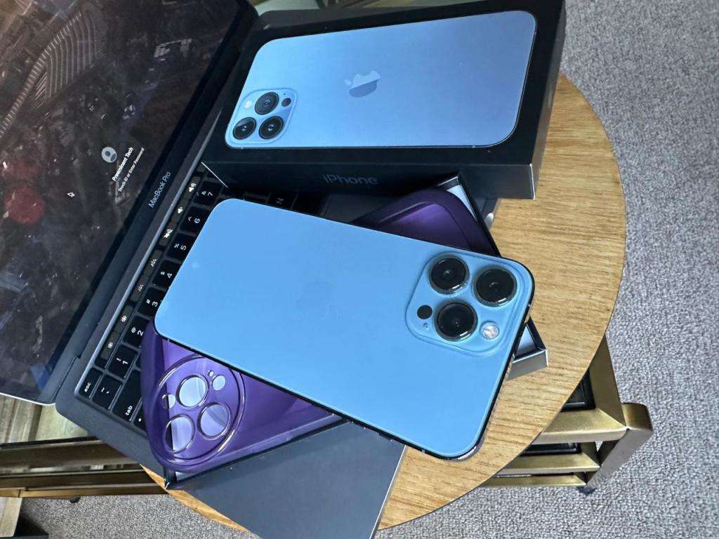 iPhone 13 Pro Max  (128GB) Excellent Condition + Box & Accessories