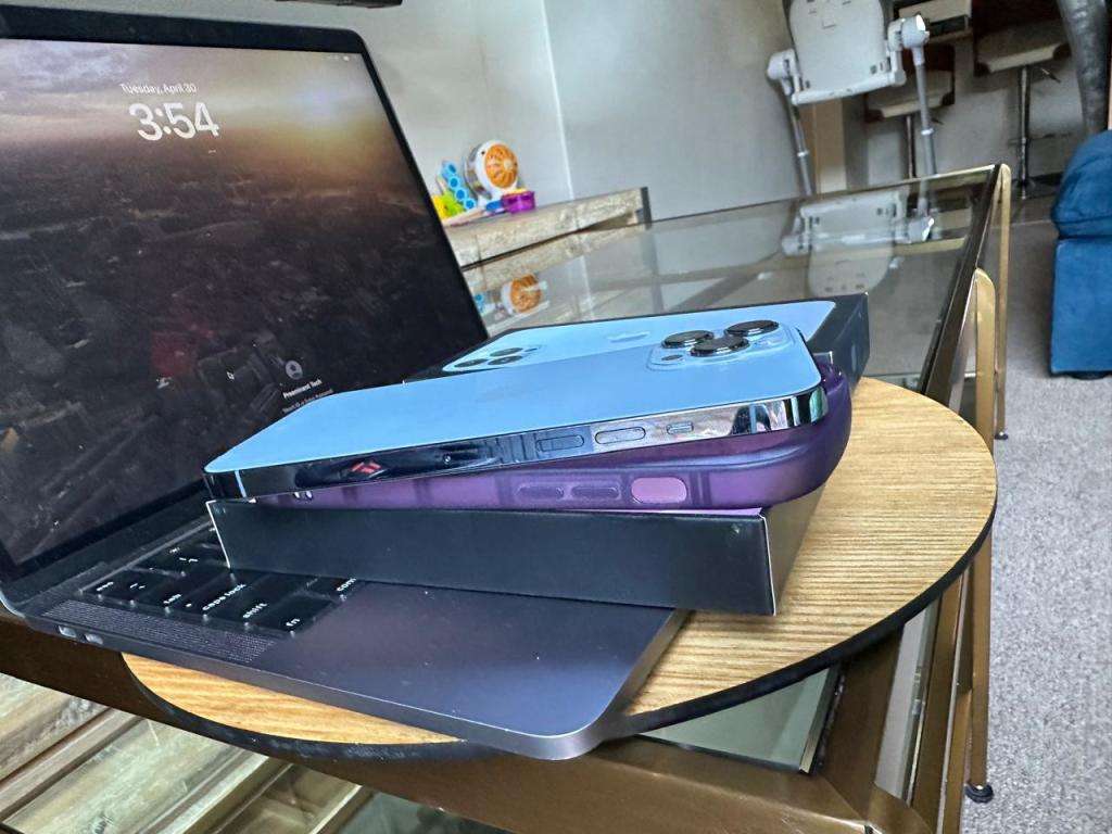 iPhone 13 Pro Max  (128GB) Excellent Condition + Box & Accessories