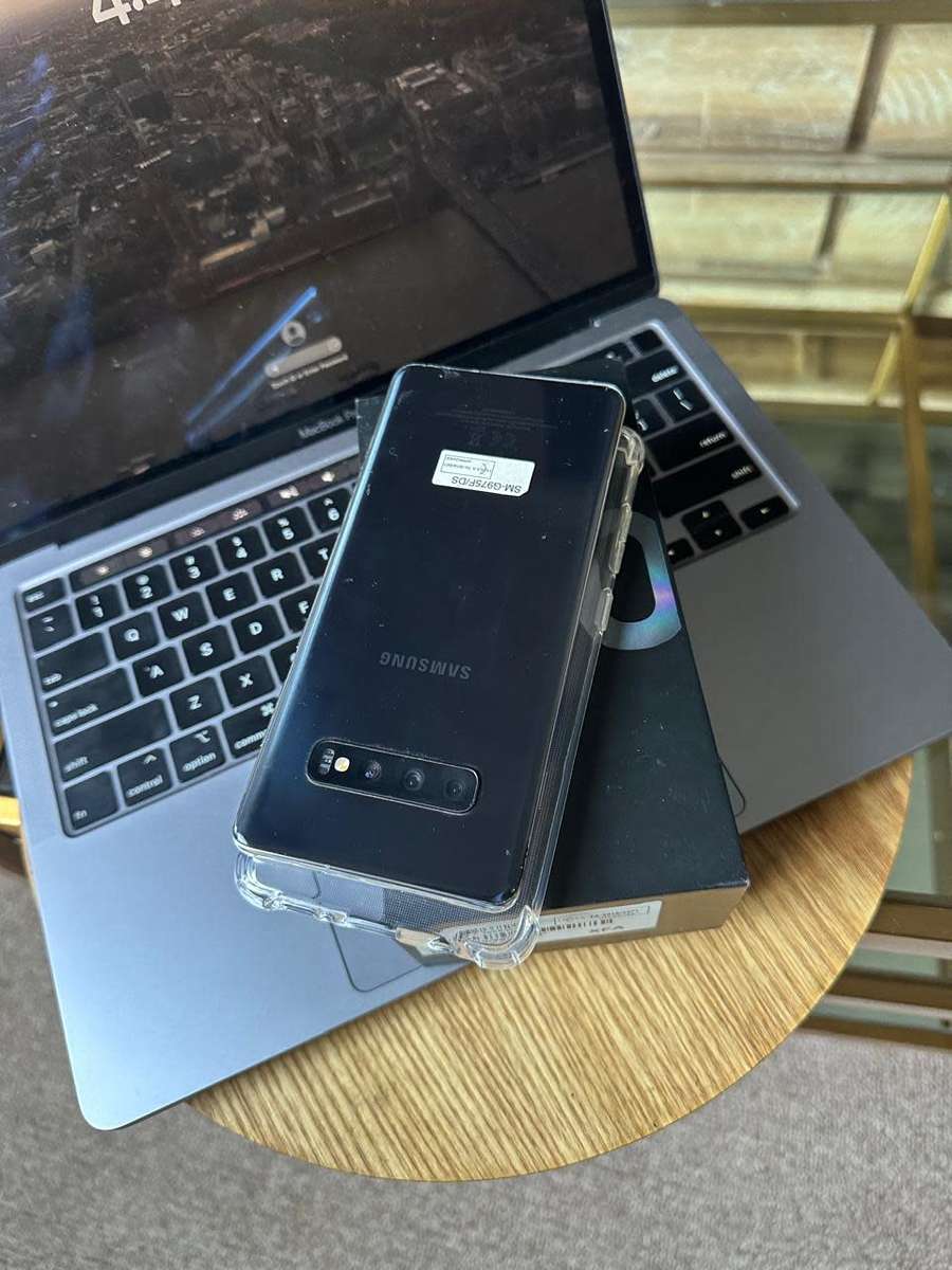 Samsung Galaxy S10Plus   (128GB) Excellent Condition + accessories *Dual Sim*