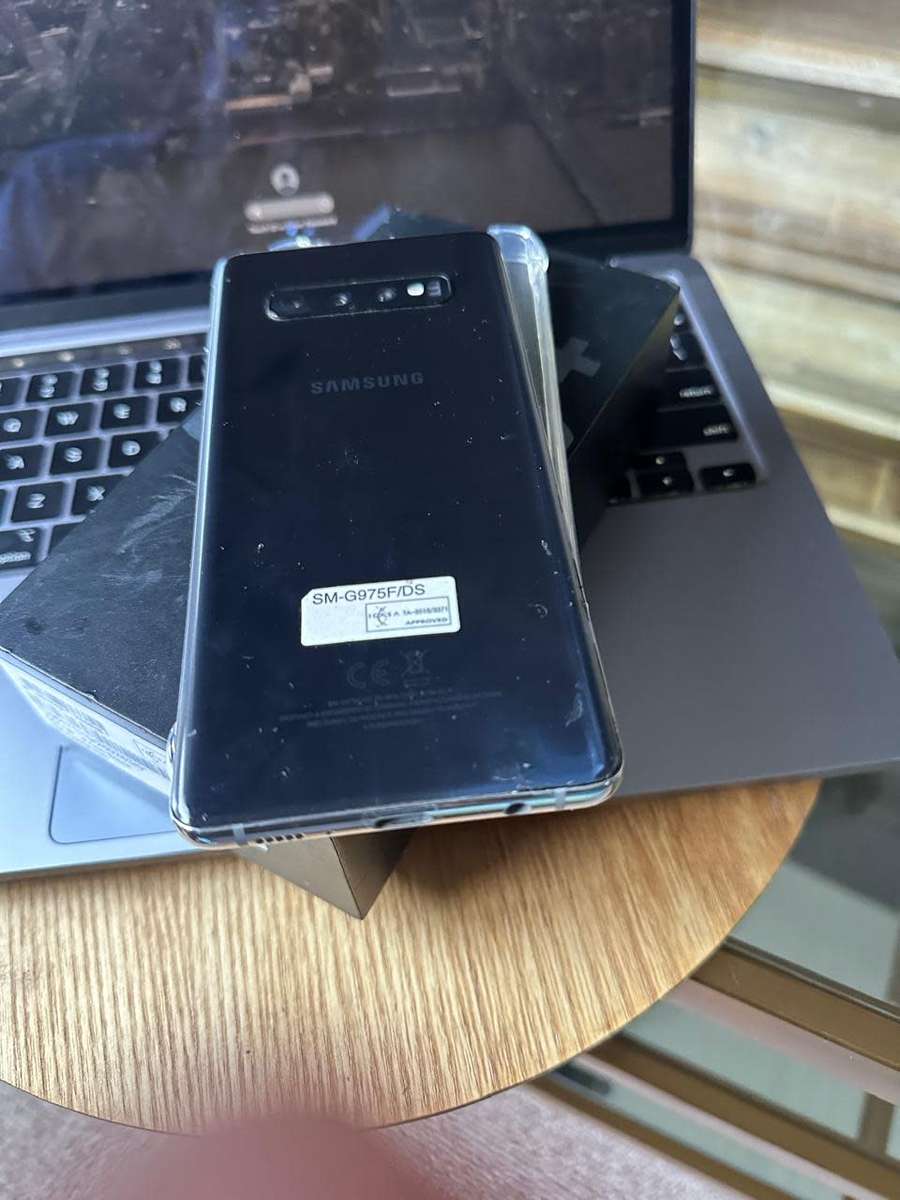 Samsung Galaxy S10Plus   (128GB) Excellent Condition + accessories *Dual Sim*