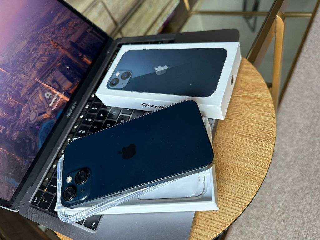 iPhone 13 , Midnight (128GB)  Excellent Pre-owned  Condition + box, charger and Accessories