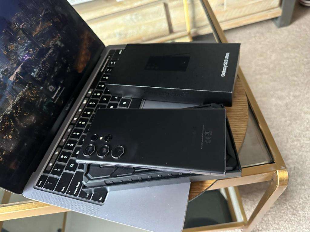 Samsung Galaxy S23 Ultra Phantom Black 12GB RAM (256GB) In Prestine Condition + Box & Accessories