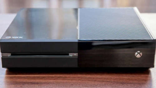 Xbox One 500 GB + Kinect + 2 Wireless Controllers + 3 Games