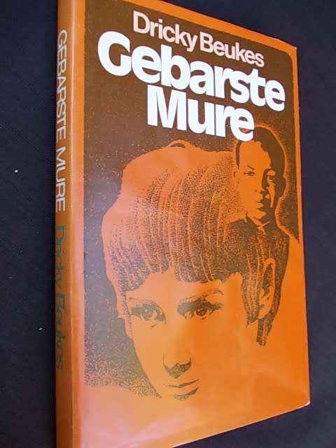 GEBARSTE MURE - Dricky Beukes