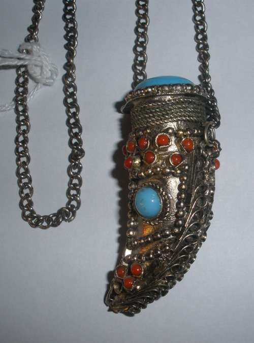 Lovely vintage turquoise & coral snuff/ perfume bottle necklace