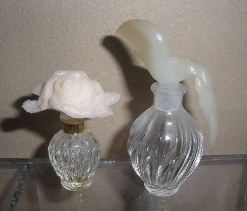 Vintage lot of 2 Nina Ricci miniature perfume bottles, Capricci, L'Áir du Temps