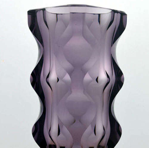 A RARE AUBERGINE CZECH SCULPTURAL ART GLASS VASE, DESIGNED BY OLDRICH LIPSKY FOR EXBOR IN 1960