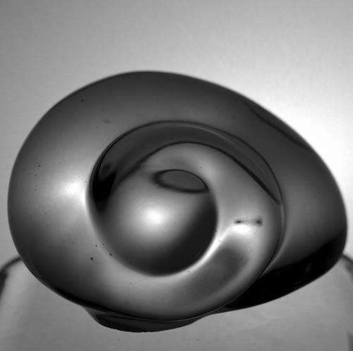 AN IMPORTED FRENCH `ESCARGOT` PAPER WEIGHT MADE FROM CLEAR GLASS