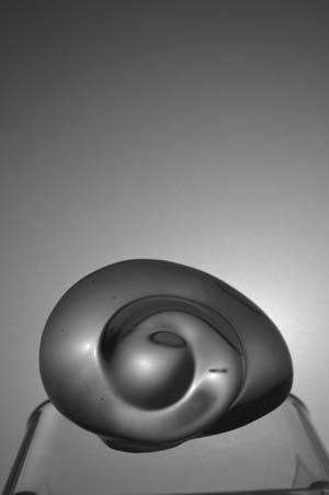 AN IMPORTED FRENCH `ESCARGOT` PAPER WEIGHT MADE FROM CLEAR GLASS