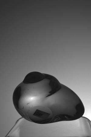 AN IMPORTED FRENCH `ESCARGOT` PAPER WEIGHT MADE FROM CLEAR GLASS