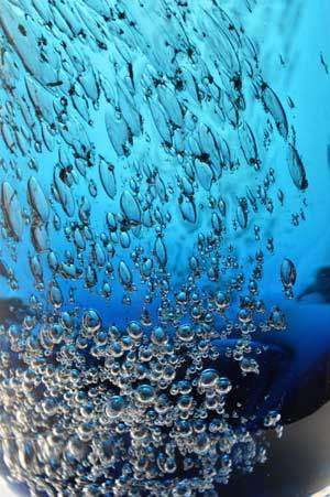 LARGE COBALT BLUE WITH AIR BUBBLES : A 70s BEAUTY DESIGNED BY HEINRICH LOFFELHART FOR SCHOTT ZWIESEL