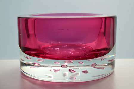 DAZZLINGLY BEAUTIFUL MODERN PINK CZECH ART BOWL DESIGNED BY JAROSLAV SVOBODA (1938-) IN 1974